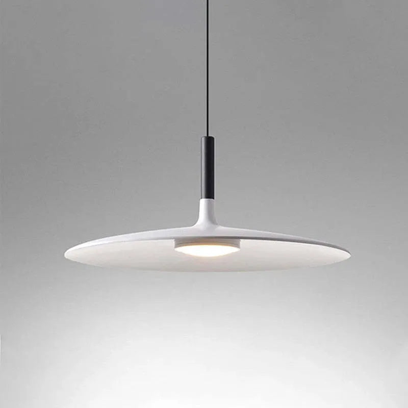 Moderne Minimalistische Hanglamp met Strakke Vormgeving en LED Verlichting