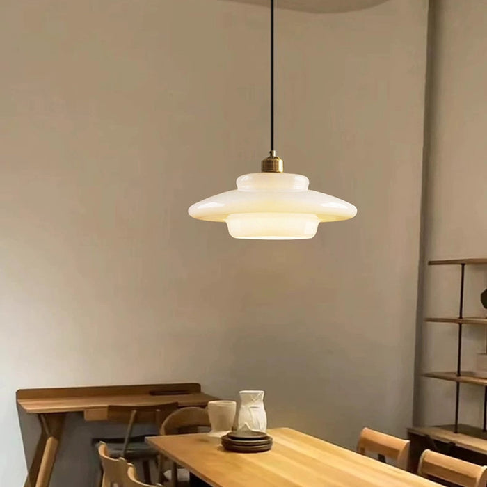 Hanglamp van wit glas en messing – Bonq