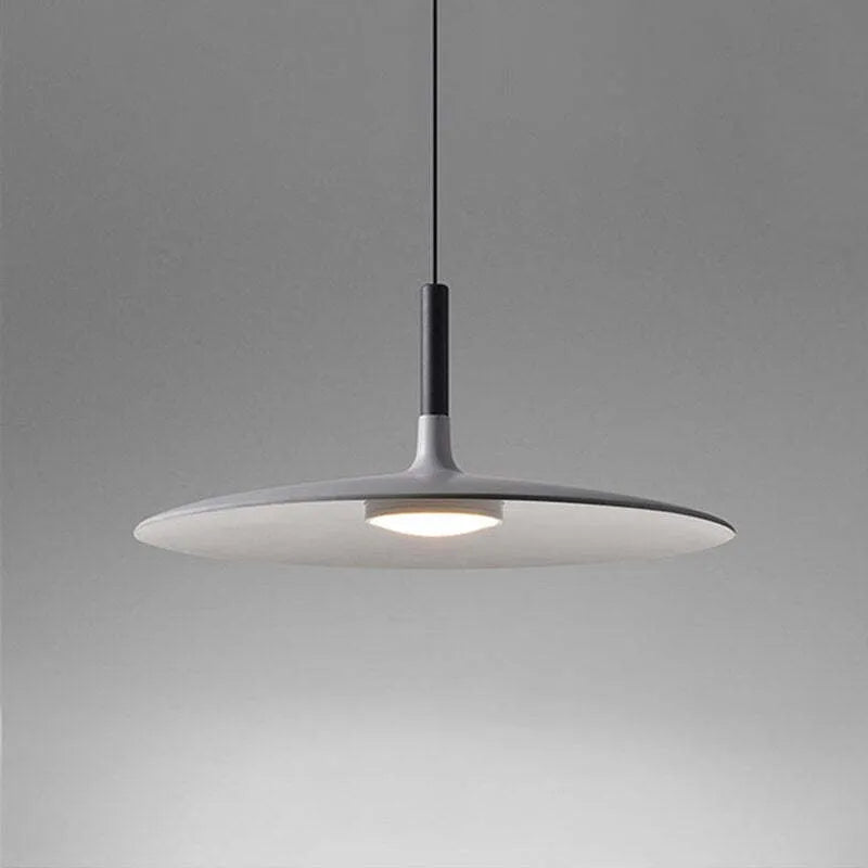 Moderne Minimalistische Hanglamp met Strakke Vormgeving en LED Verlichting