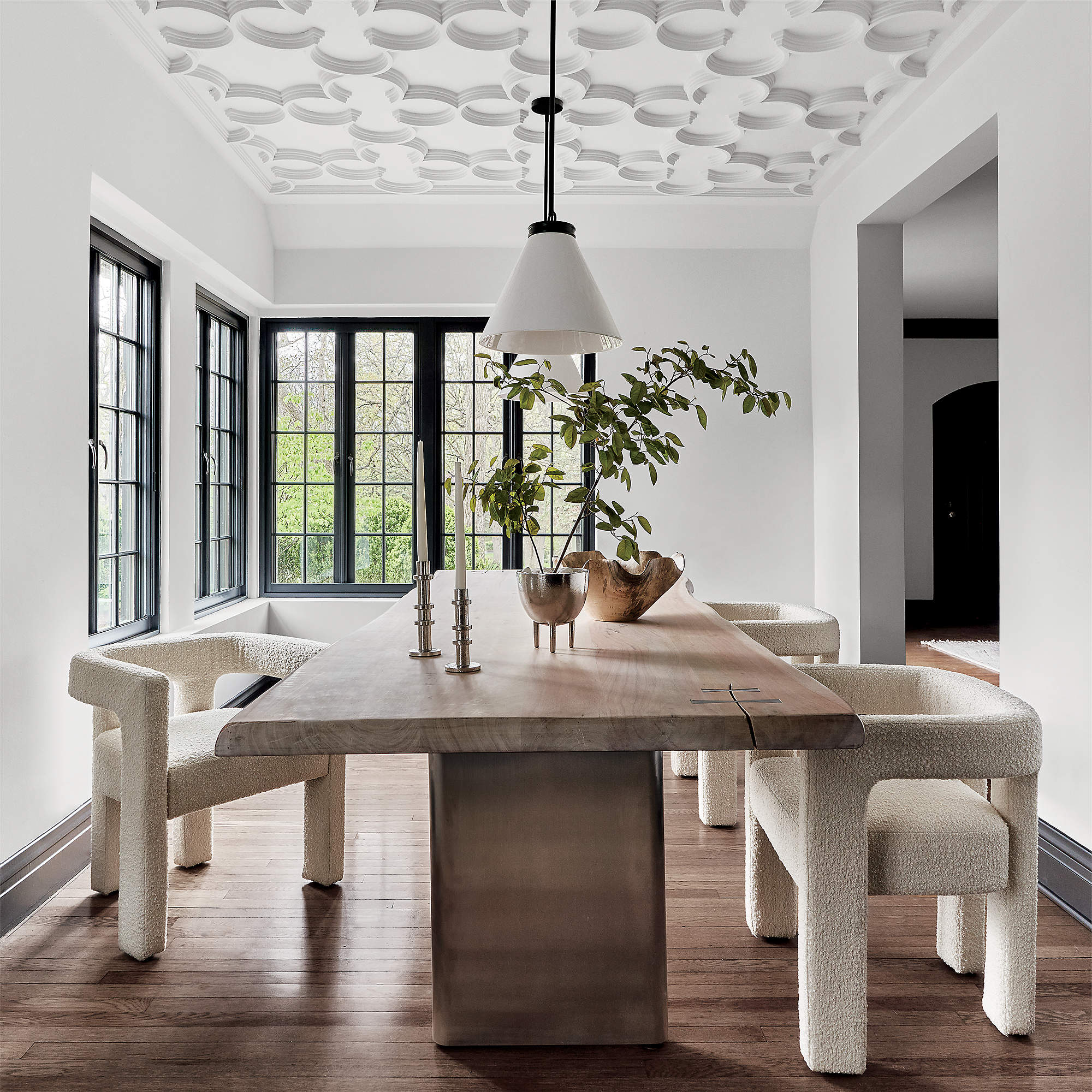 Lumière Chair – Moderne Bouclé Fauteuil met Omhullend Design