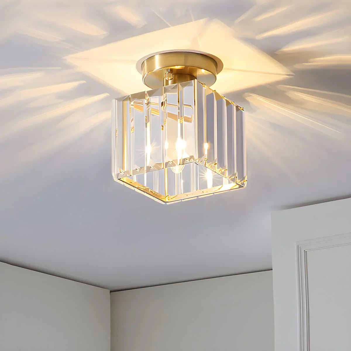 Delyra – Moderne Plafondlamp met Kristallen Gloed