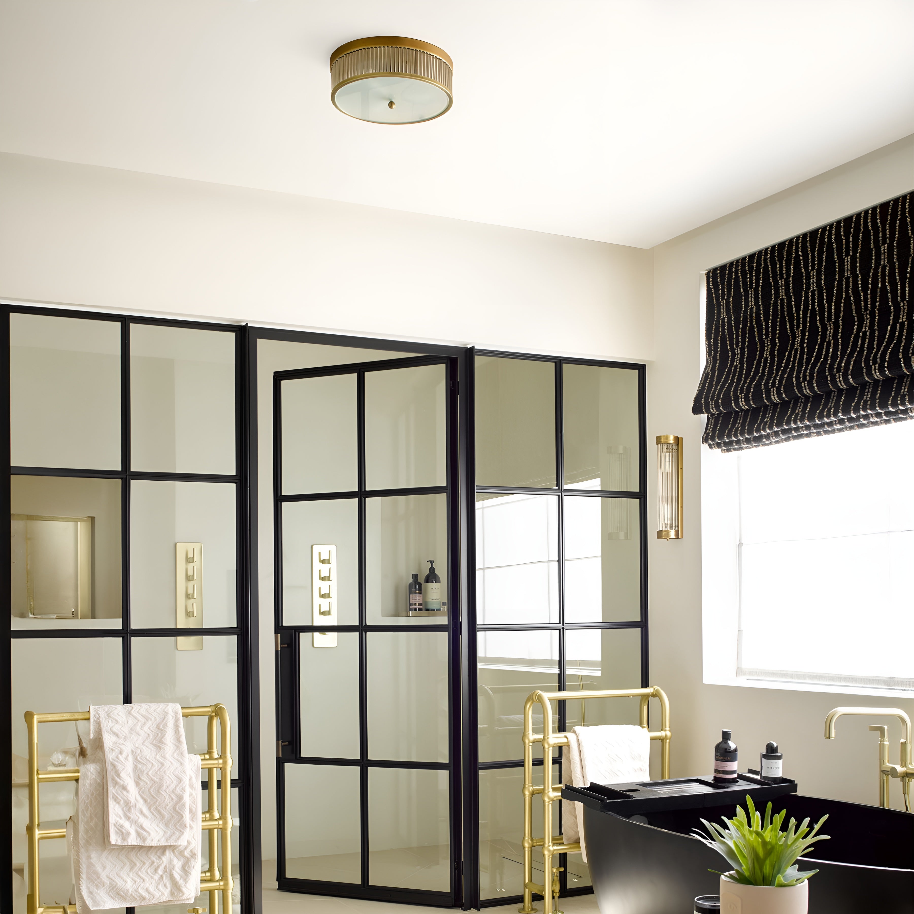 Celvéra – Art-Deco Wandlamp met Zachte Glans