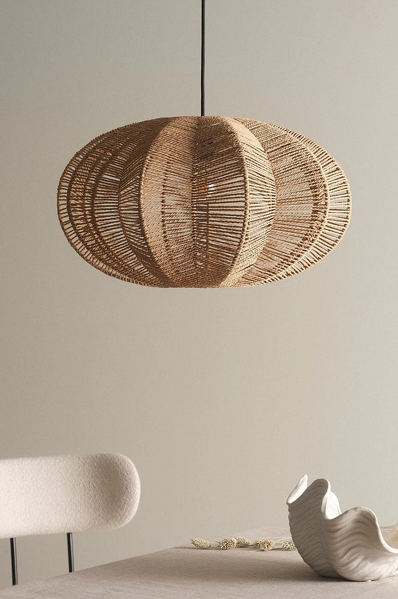 Hanglamp van vlechtwerk en ijzer – Bonq