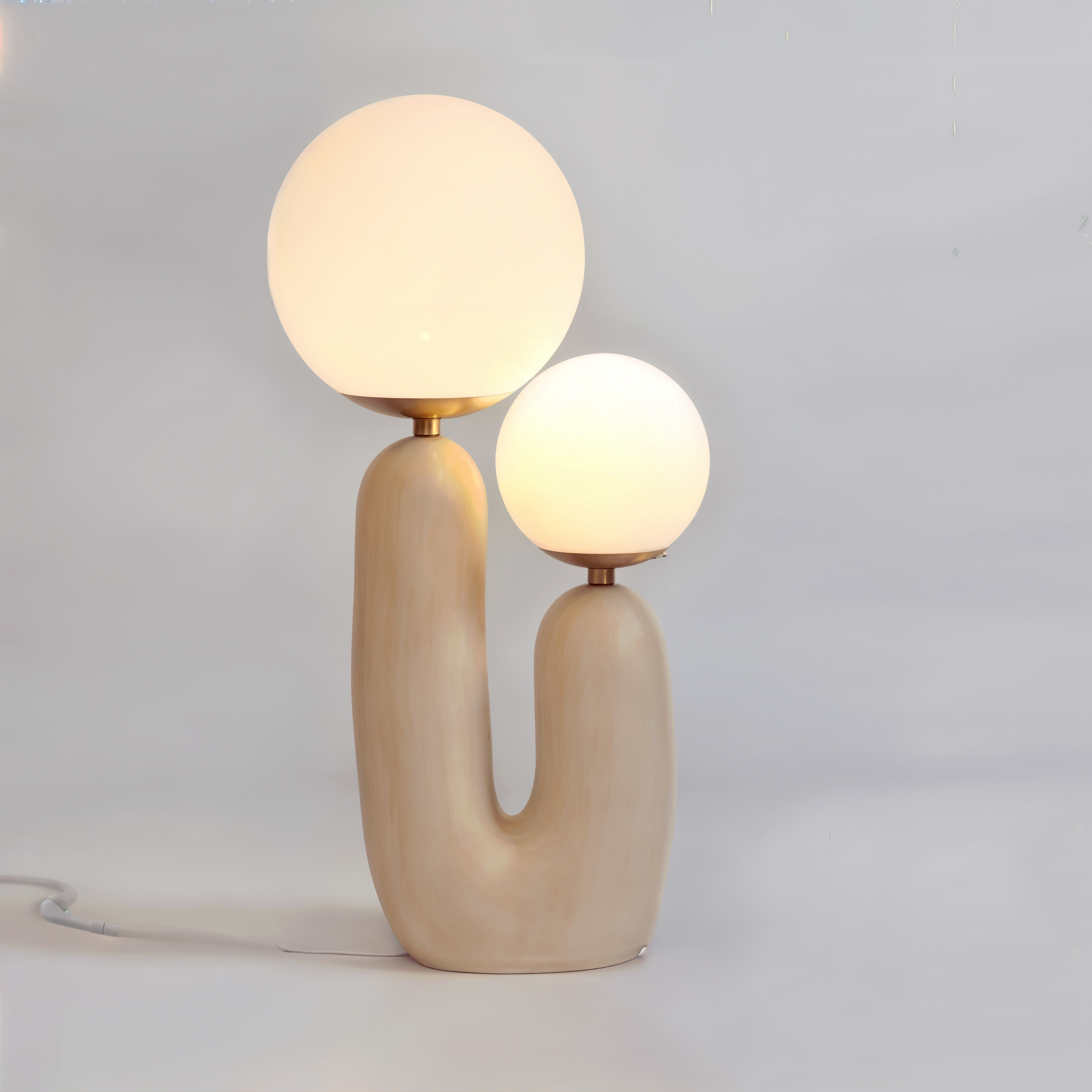 Thalora – Design Tafellamp met U-Vorm en Glazen Bollen