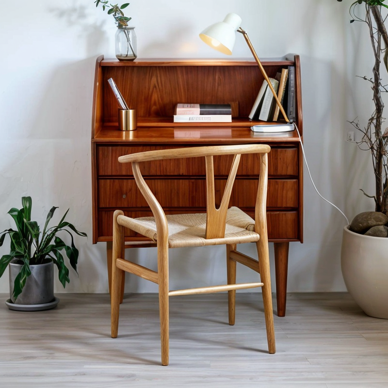 Chaville Chair – Klassieke Houten Stoel met Y-Rugleuning en Rotan Zitting