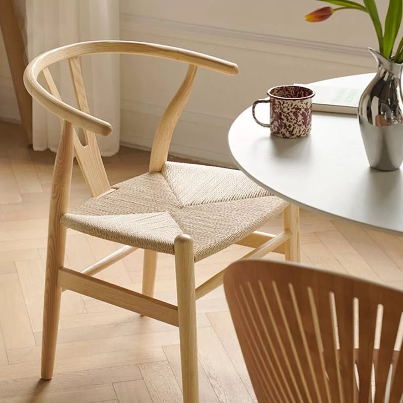 Chaville Chair – Klassieke Houten Stoel met Y-Rugleuning en Rotan Zitting