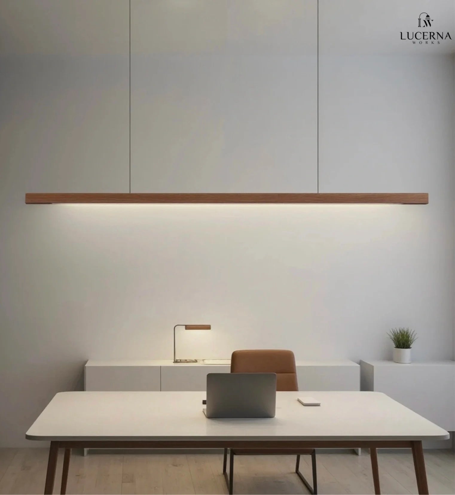 Glødra – Langwerpige Houten Hanglamp met Minimalistische Uitstraling