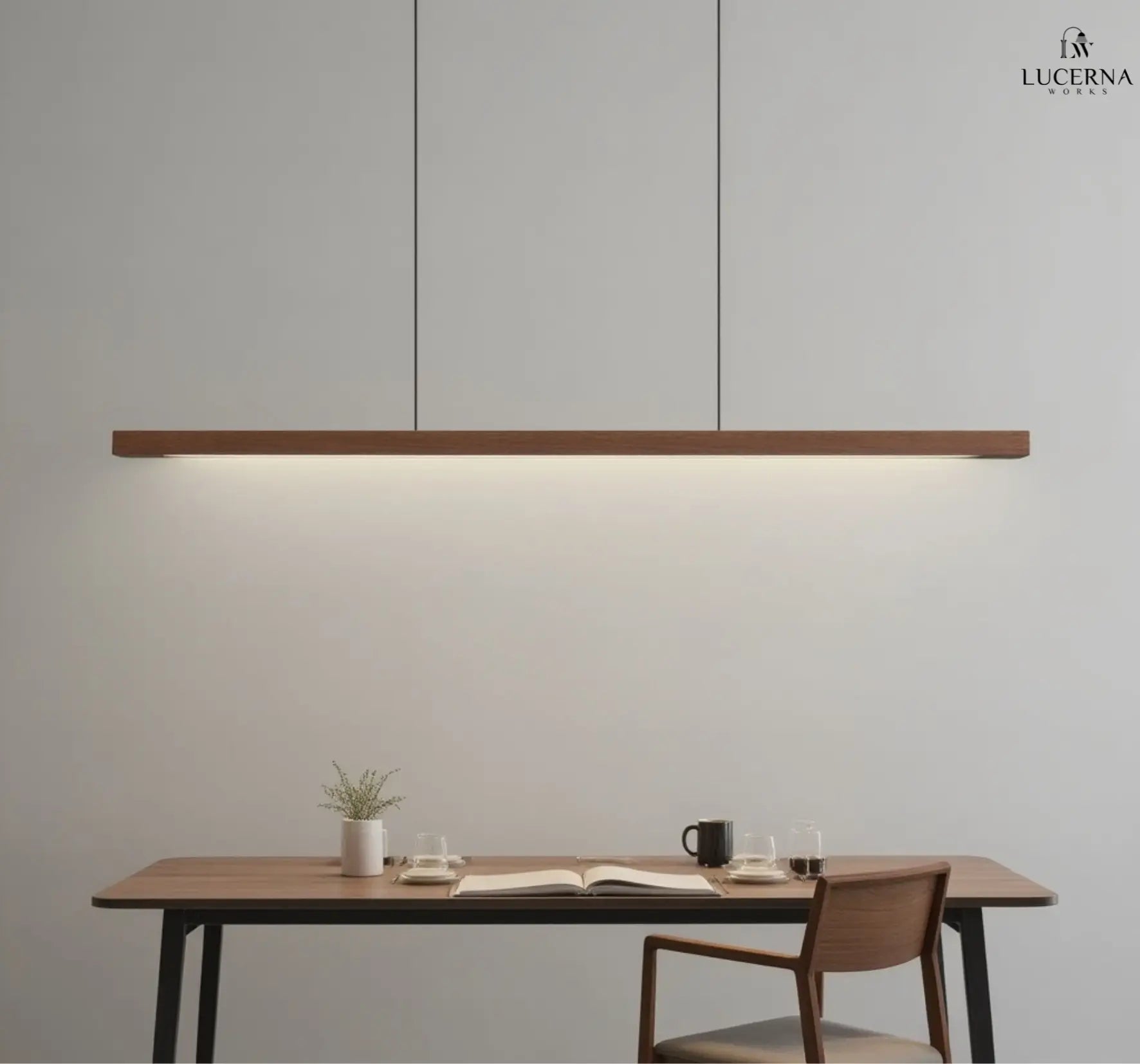 Glødra – Langwerpige Houten Hanglamp met Minimalistische Uitstraling