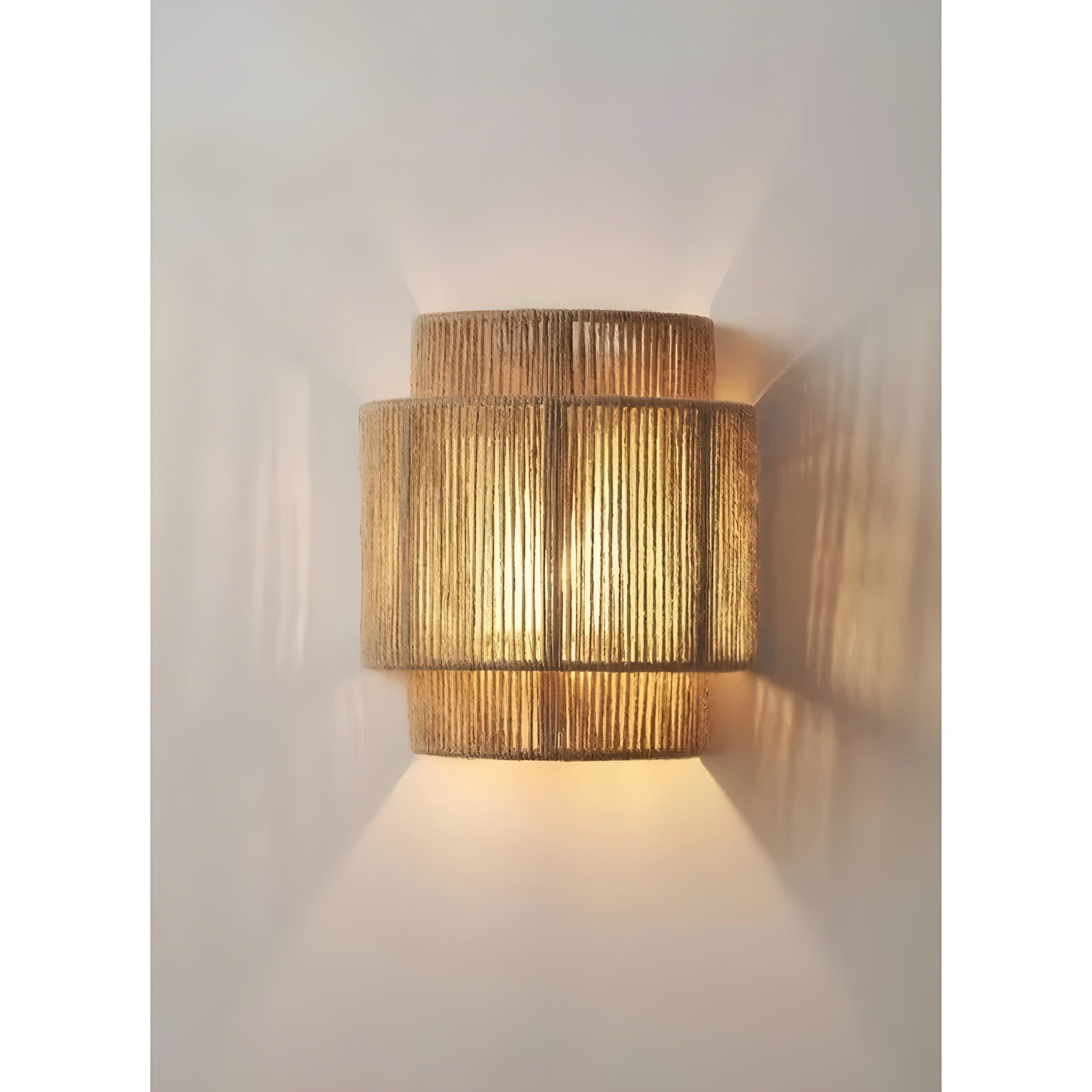 WeaveLight – Wandlamp van Handgevlochten Riet