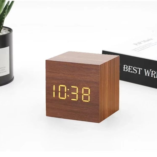 Plyra – Stijlvolle LED Wekker met Minimalistisch Design & Slimme Functies