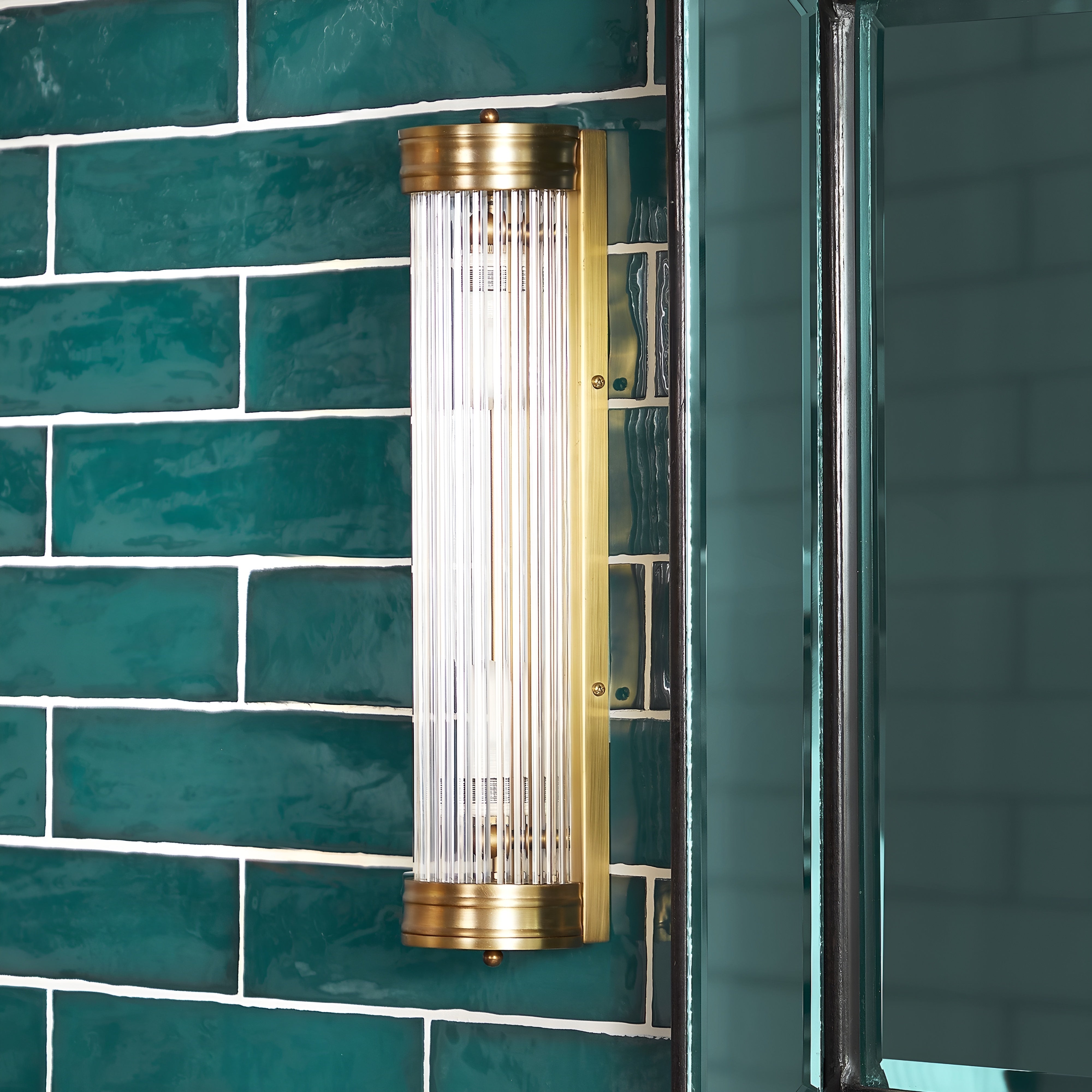 Celvéra – Art-Deco Wandlamp met Zachte Glans