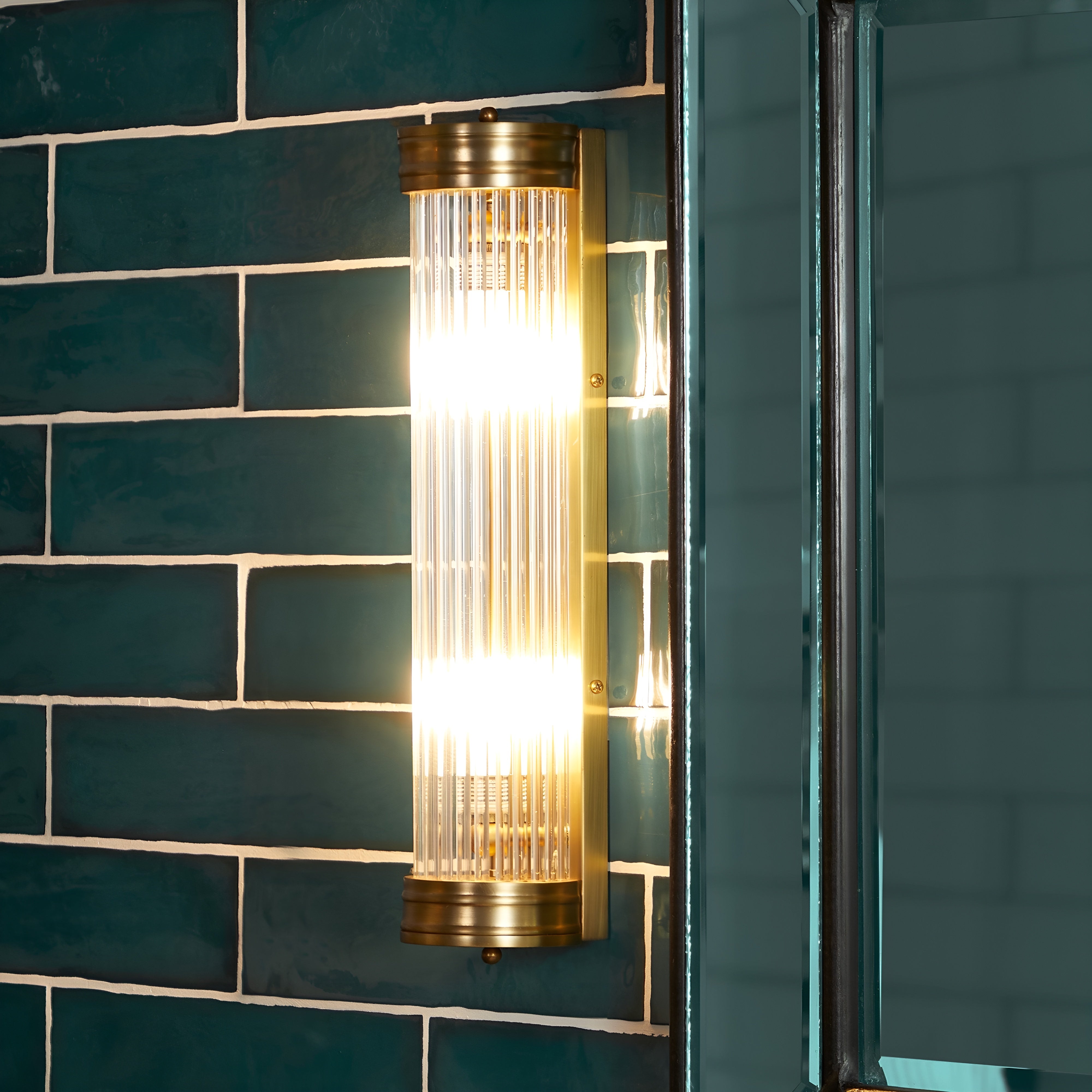 Celvéra – Art-Deco Wandlamp met Zachte Glans