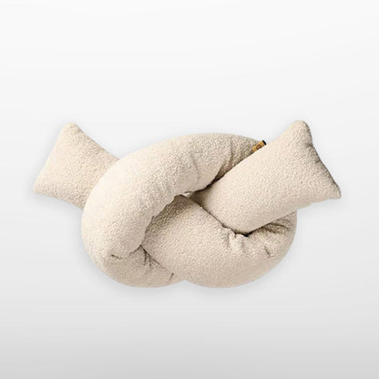 Knot Bouclé Cushion – Modern Sierkussen in Sculpturale Vorm