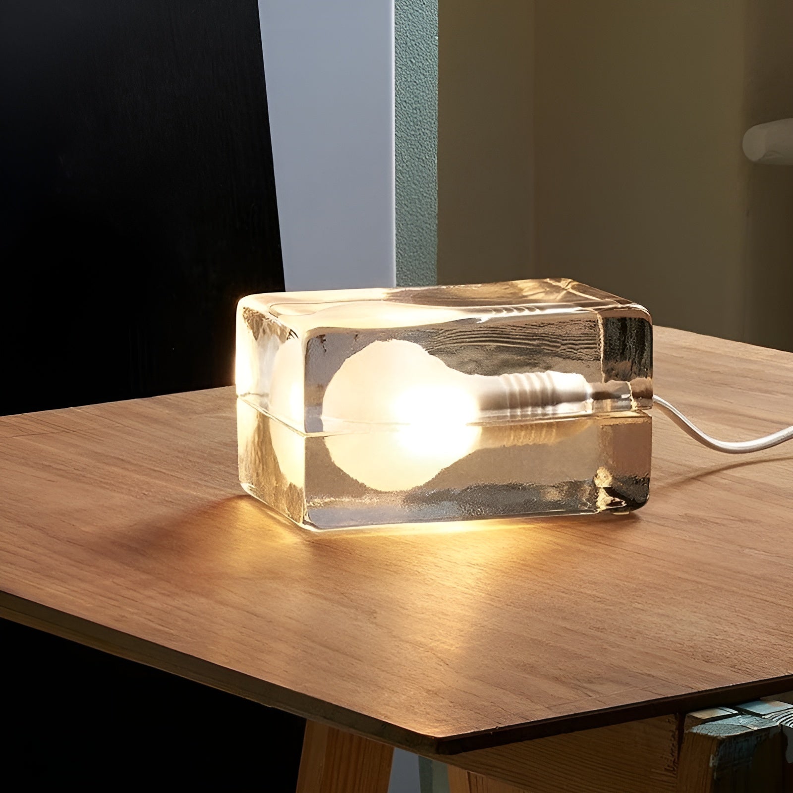 CrystalCube – Minimalistische LED Tafellamp