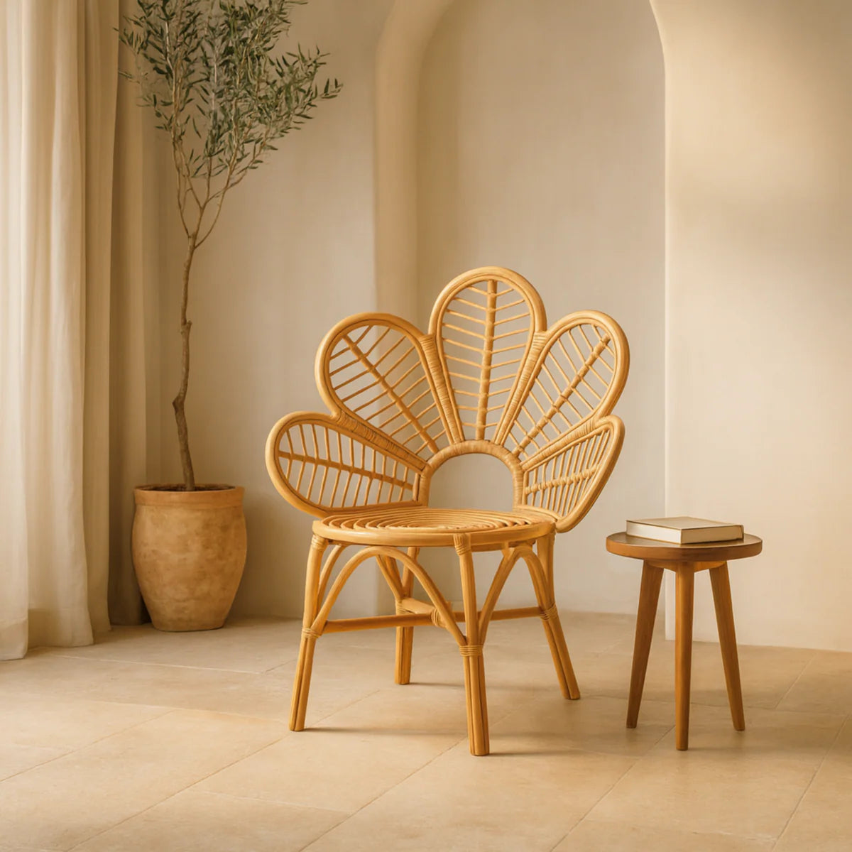 Floraya™ Rotin Bloemstoel – Handgemaakt Bohemian Design