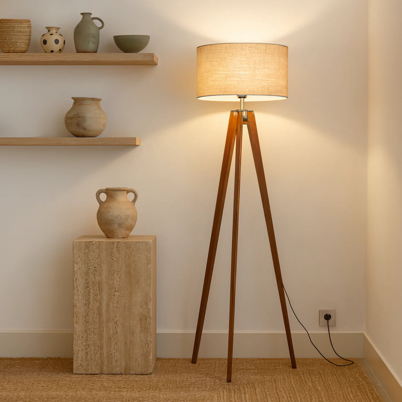 NordWood Tripod Lamp – Scandinavische Warmte & Tijdloos Design