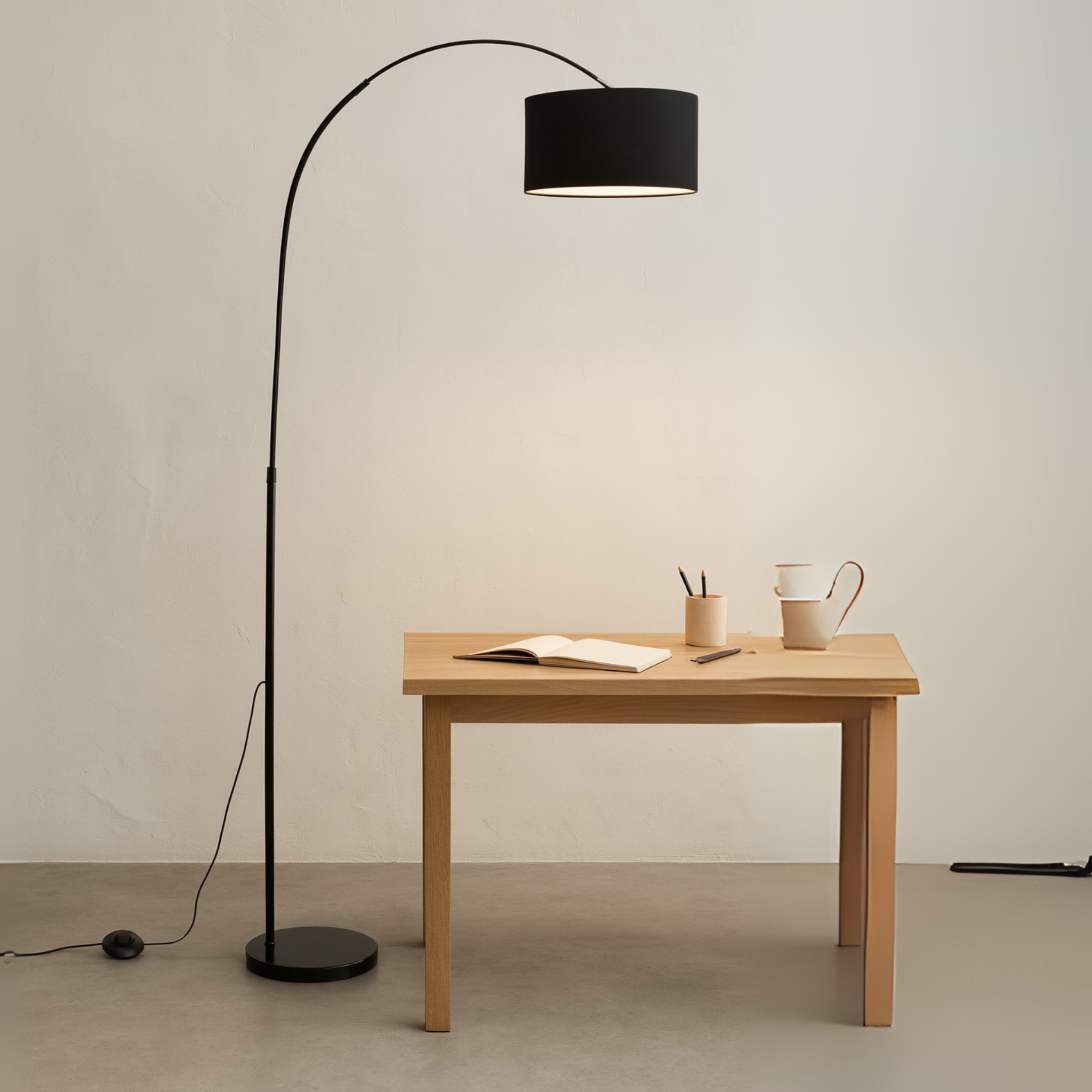 Arcus Noir Booglamp – Modern Design & Sfeervolle LED-Verlichting
