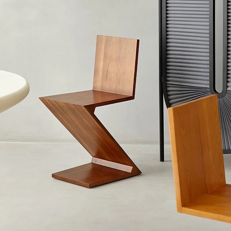 Zéphyr Chair – Moderne Houten Designstoel in Geometrische “Z”-Vorm