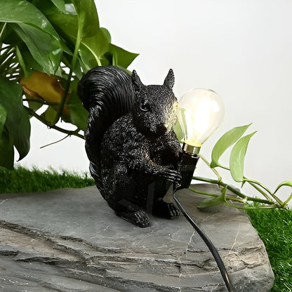 NutriGlow – Scandinavische LED Tafellamp met Eekhoorn-Design