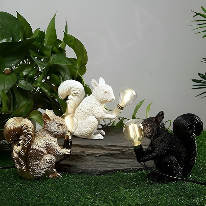 NutriGlow – Scandinavische LED Tafellamp met Eekhoorn-Design