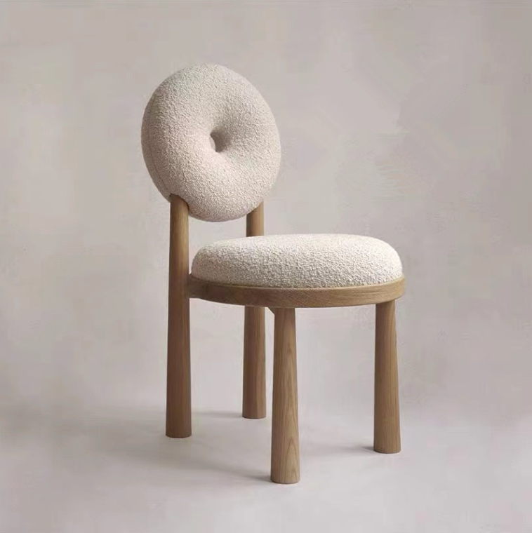 Bastille Chair – Scandinavische Bouclé Designstoel met Massief Houten Frame