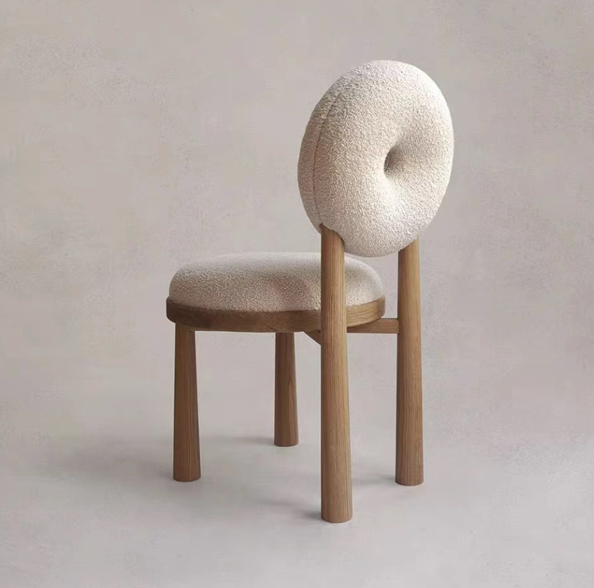 Bastille Chair – Scandinavische Bouclé Designstoel met Massief Houten Frame