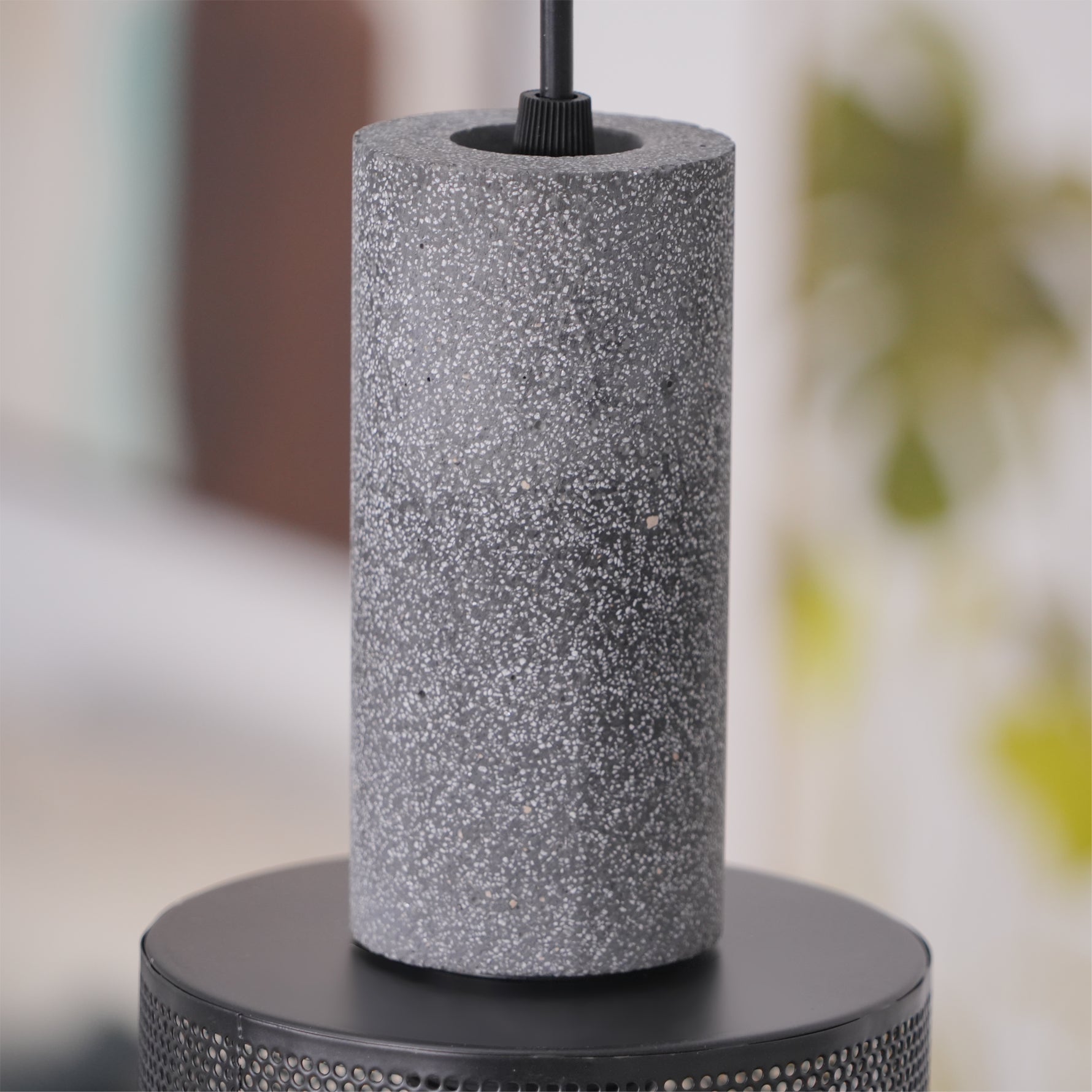 hanglamp van beton en metaal – Bonq