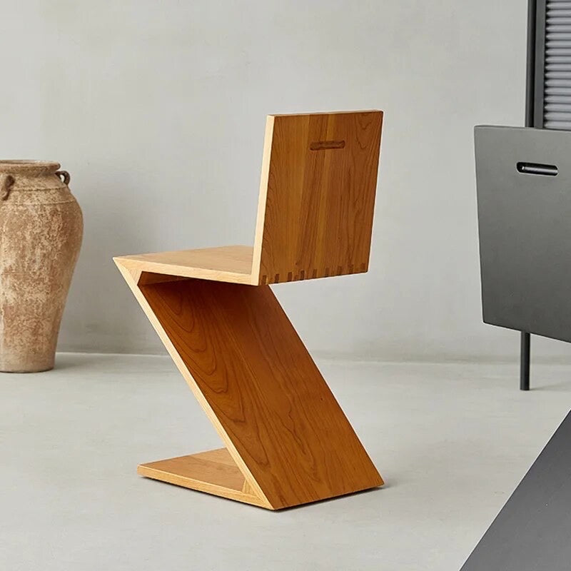 Zéphyr Chair – Moderne Houten Designstoel in Geometrische “Z”-Vorm