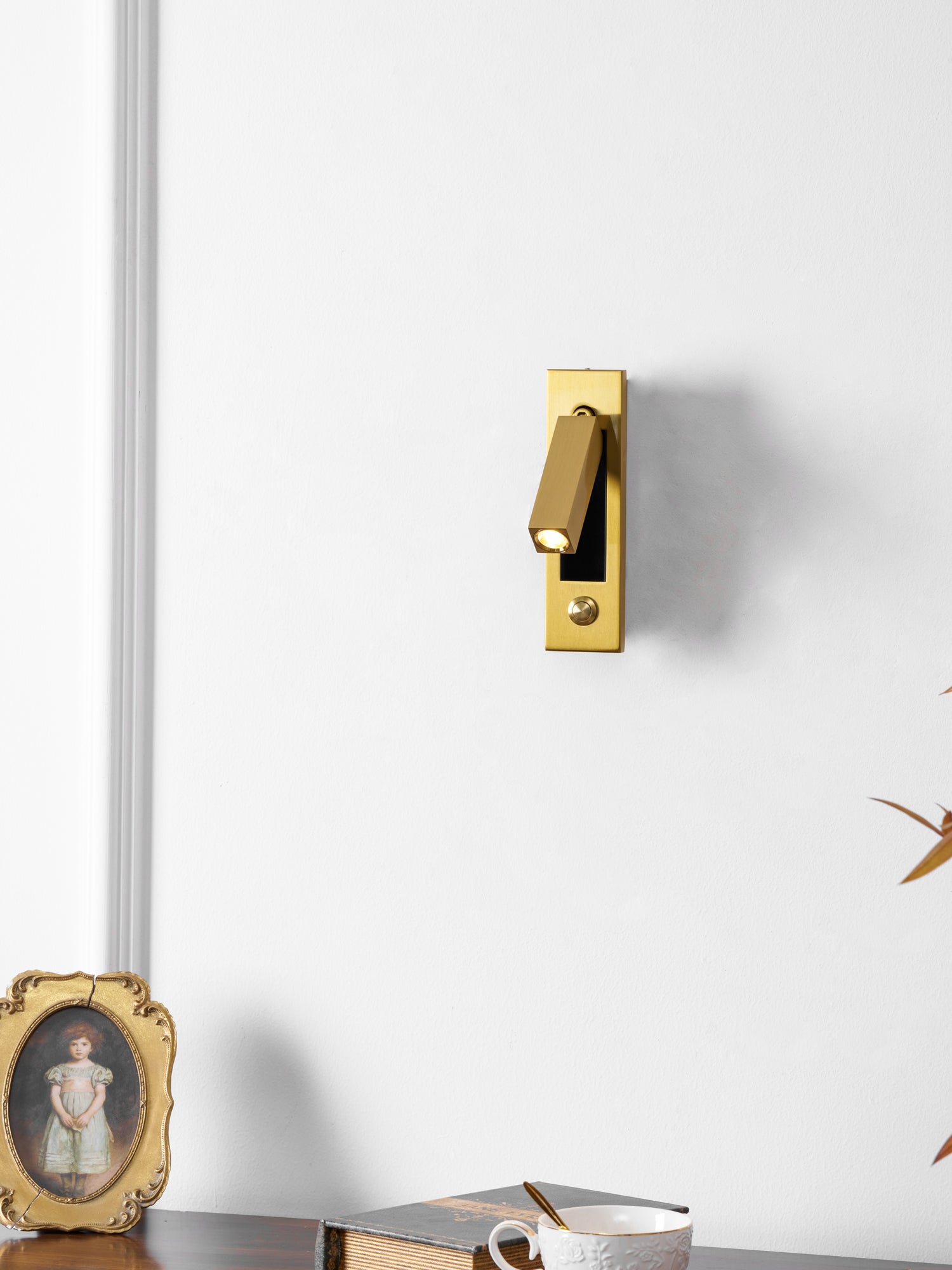 Noreva opklapbare LED wandlamp