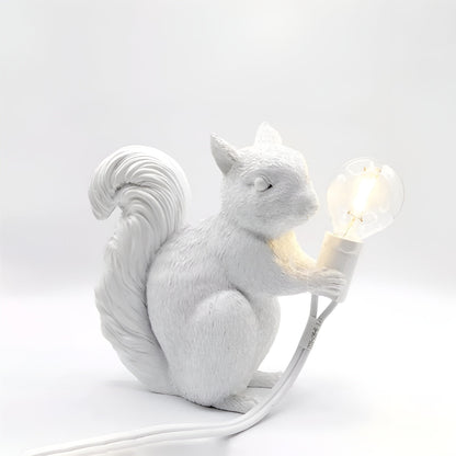 NutriGlow – Scandinavische LED Tafellamp met Eekhoorn-Design