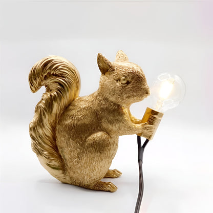 NutriGlow – Scandinavische LED Tafellamp met Eekhoorn-Design