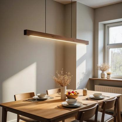 Glødra – Langwerpige Houten Hanglamp met Minimalistische Uitstraling