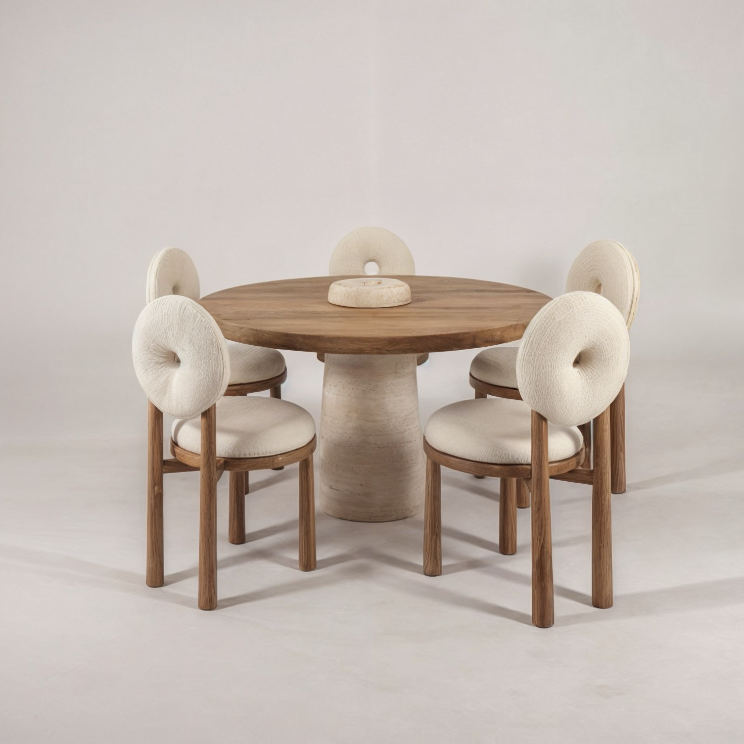 Bastille Chair – Scandinavische Bouclé Designstoel met Massief Houten Frame