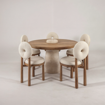 Bastille Chair – Scandinavische Bouclé Designstoel met Massief Houten Frame