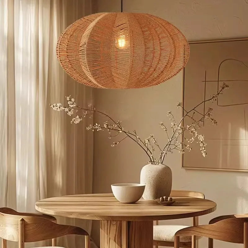 Hanglamp van vlechtwerk en ijzer – Bonq