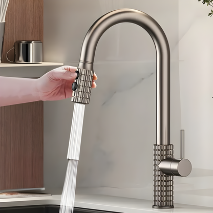 AureaArc – Antiek Messing Keukenmengkraan met Uittrekbare Sproeikop