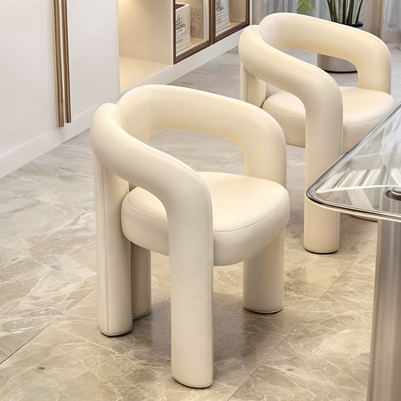 Étoile Chair – Luxe Fluwelen Designstoel met Omhullende Rugleuning