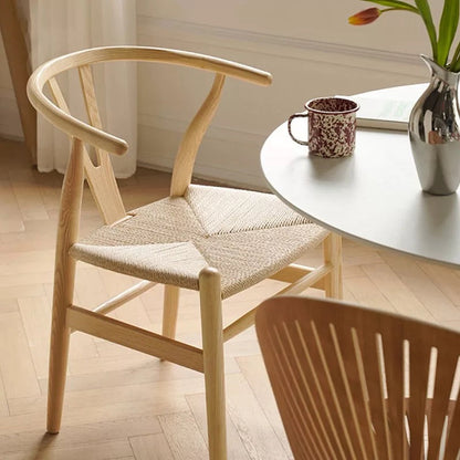 Chaville Chair – Klassieke Houten Stoel met Y-Rugleuning en Rotan Zitting