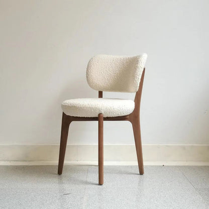 Marivelle Chair – Luxe Bouclé Stoel met Massief Houten Frame