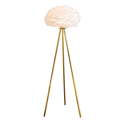 PlumaLuxe Vloerlamp – Elegant Design met Struisvogelveren