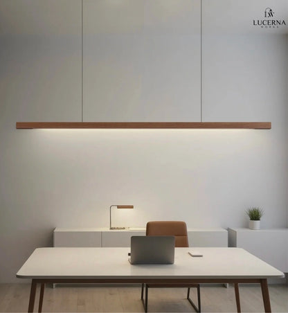 Glødra – Langwerpige Houten Hanglamp met Minimalistische Uitstraling