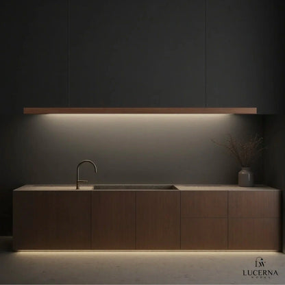 Glødra – Langwerpige Houten Hanglamp met Minimalistische Uitstraling