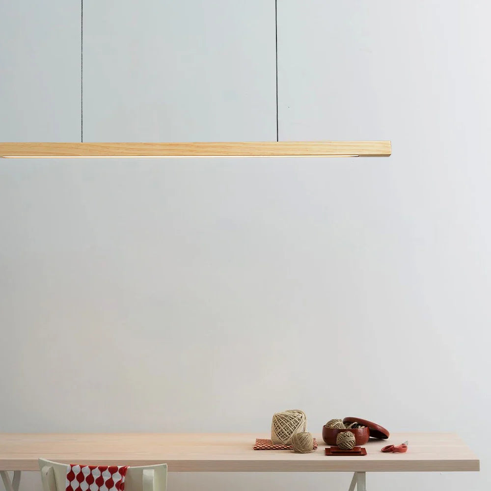 Glødra – Langwerpige Houten Hanglamp met Minimalistische Uitstraling