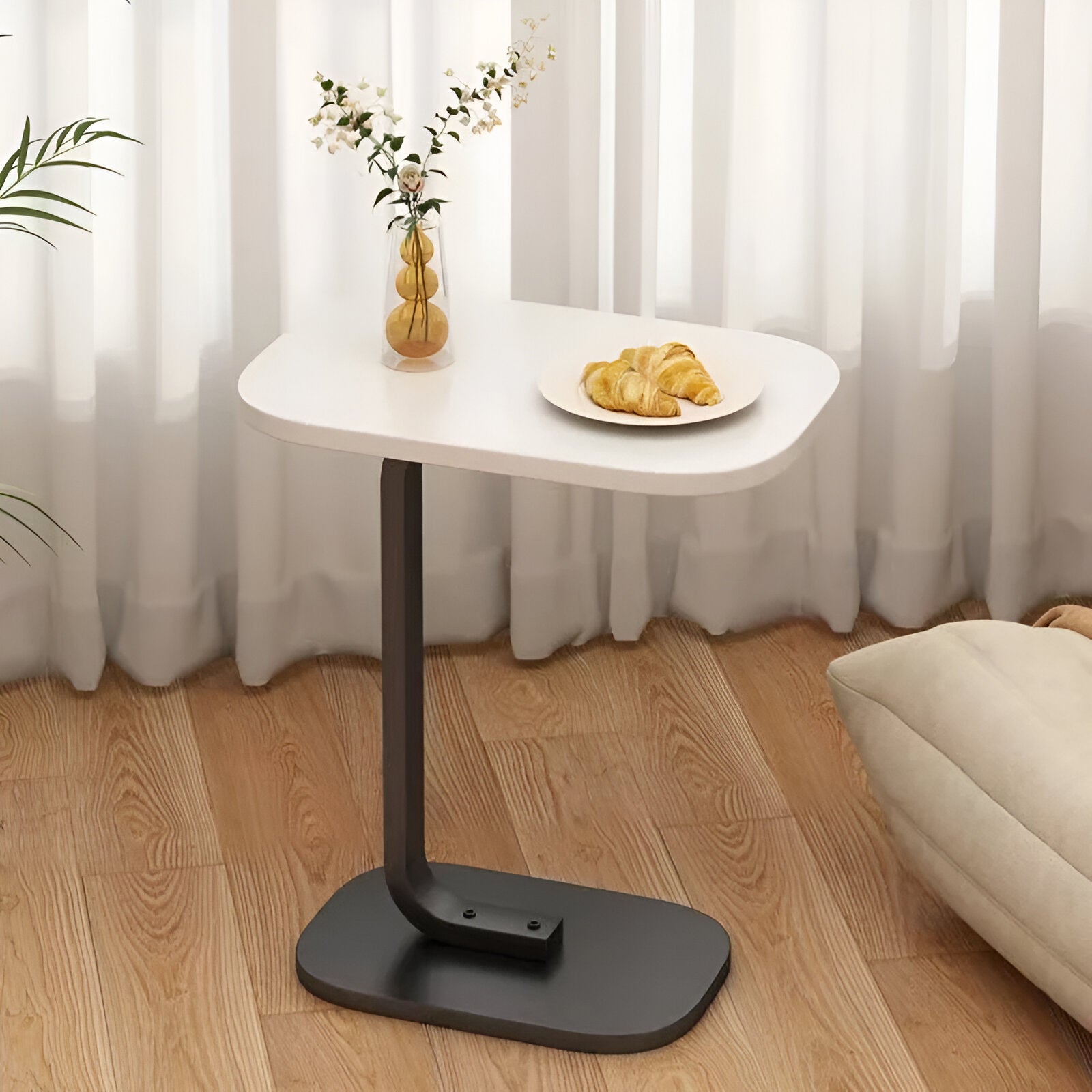 FormaC Side Table – Minimalistisch C-vormig Bijzettafeltje
