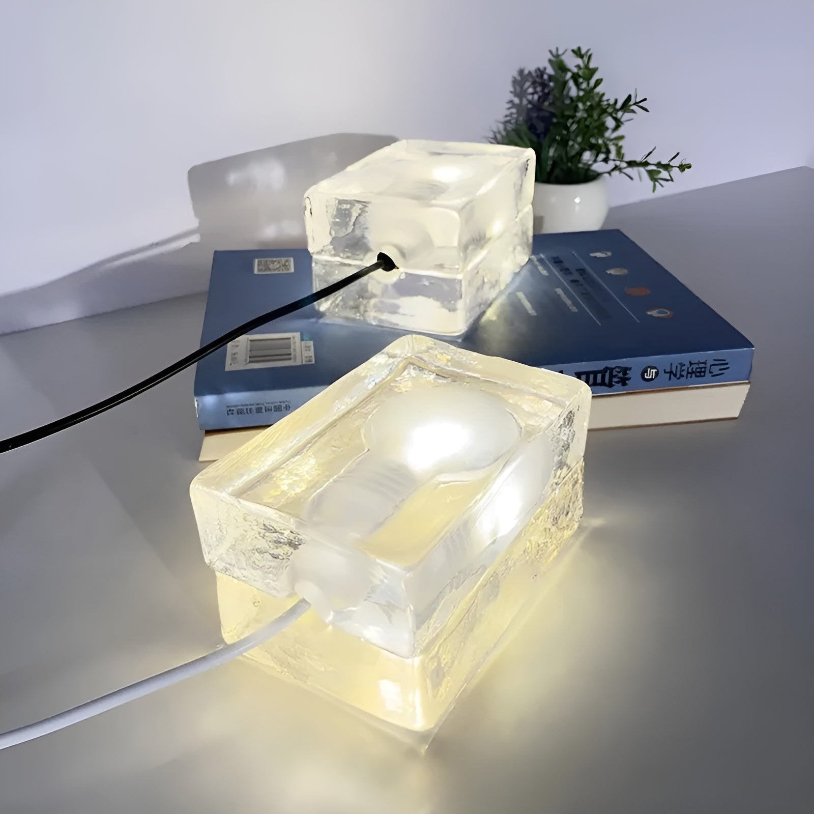 CrystalCube – Minimalistische LED Tafellamp