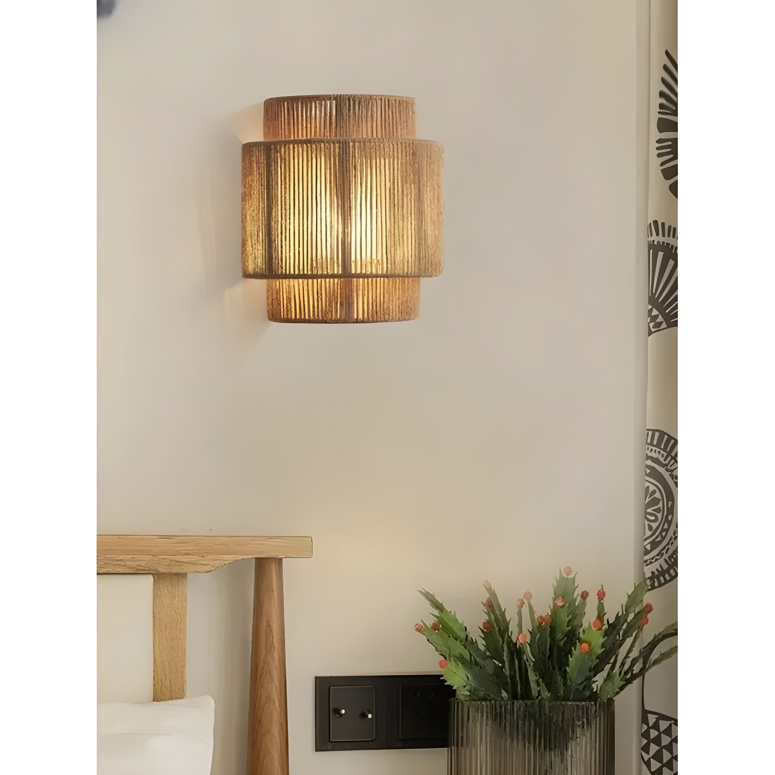 WeaveLight – Wandlamp van Handgevlochten Riet