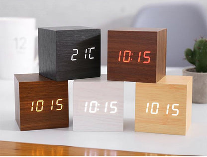 Plyra  – Stijlvolle LED Wekker met Minimalistisch Design & Slimme Functies