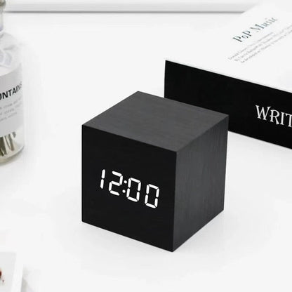 Plyra  – Stijlvolle LED Wekker met Minimalistisch Design & Slimme Functies