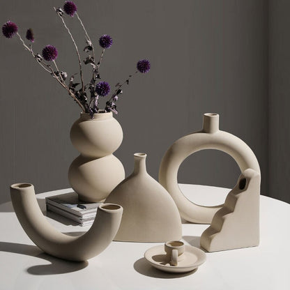 Solenne Vase – Minimalistische Keramische Vaas met Organische Vorm