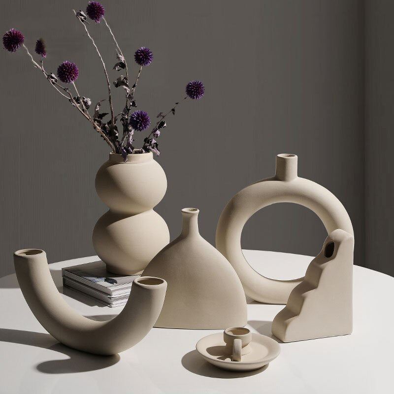 Solenne Vase – Minimalistische Keramische Vaas met Organische Vorm